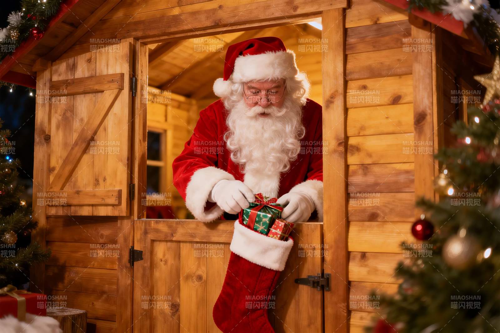 圣诞老人木屋内放礼物图片