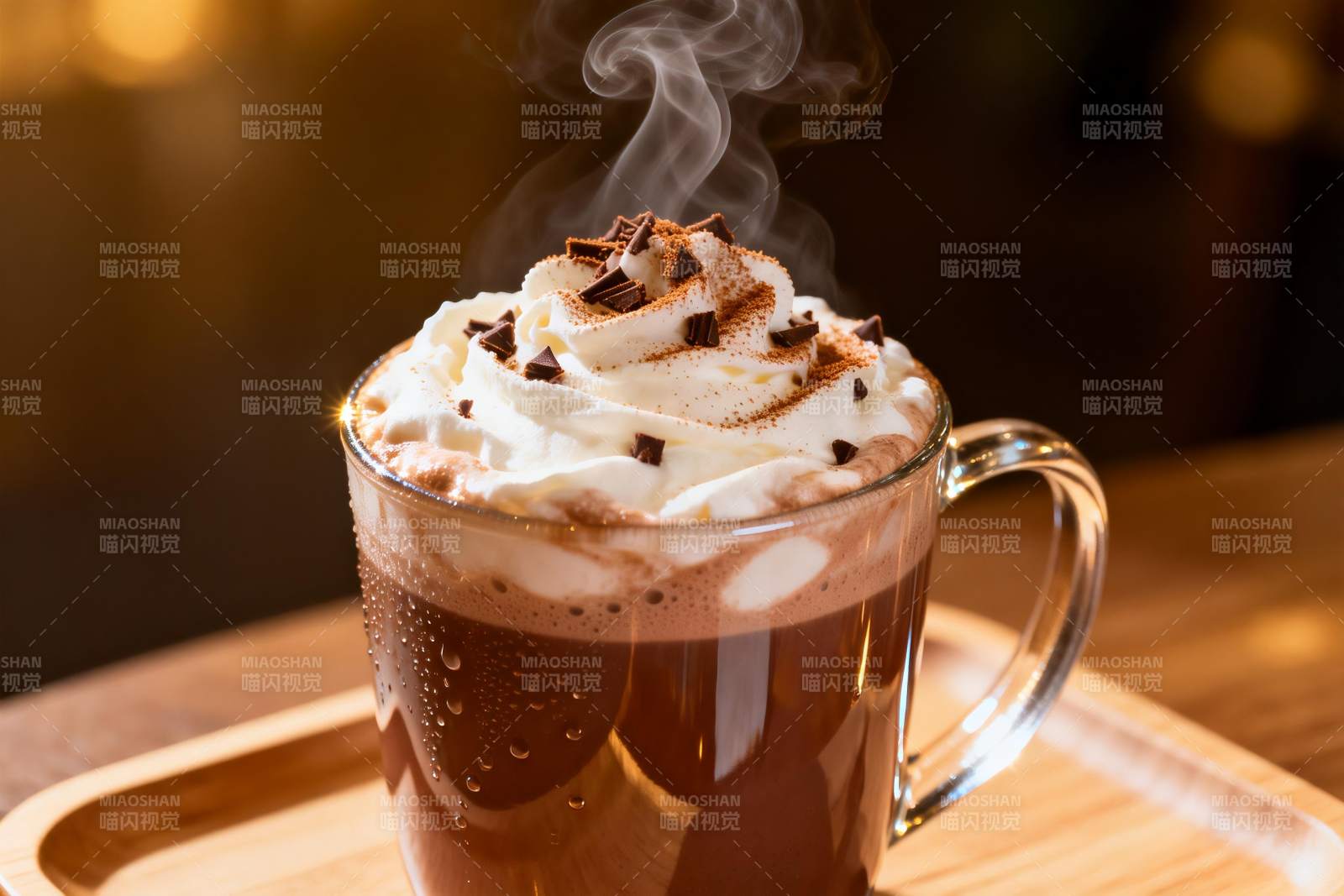 热巧克力杯散发香气图片