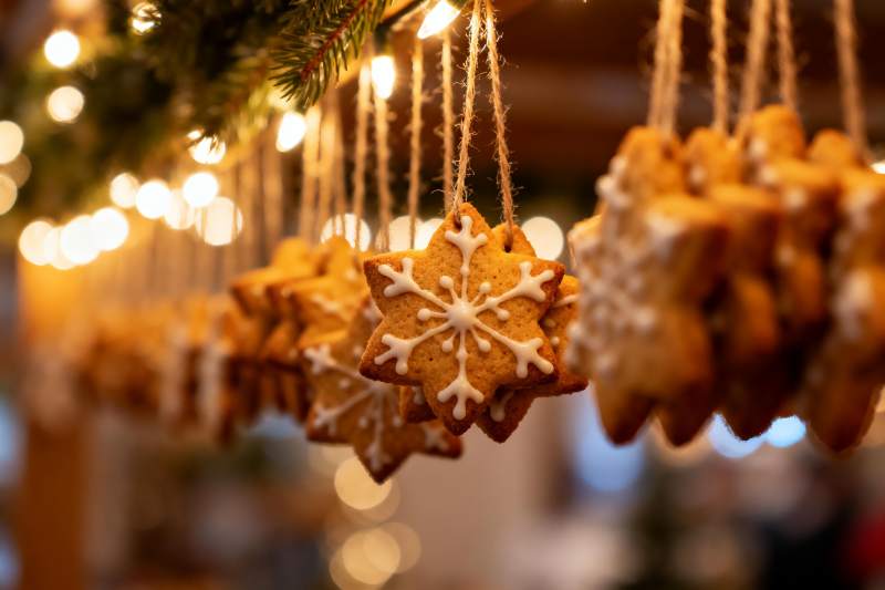 圣诞饼干挂饰温馨节日氛围图片