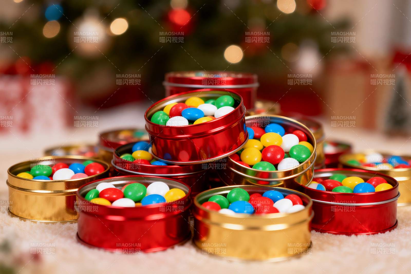 圣诞糖果罐堆叠色彩缤纷图片