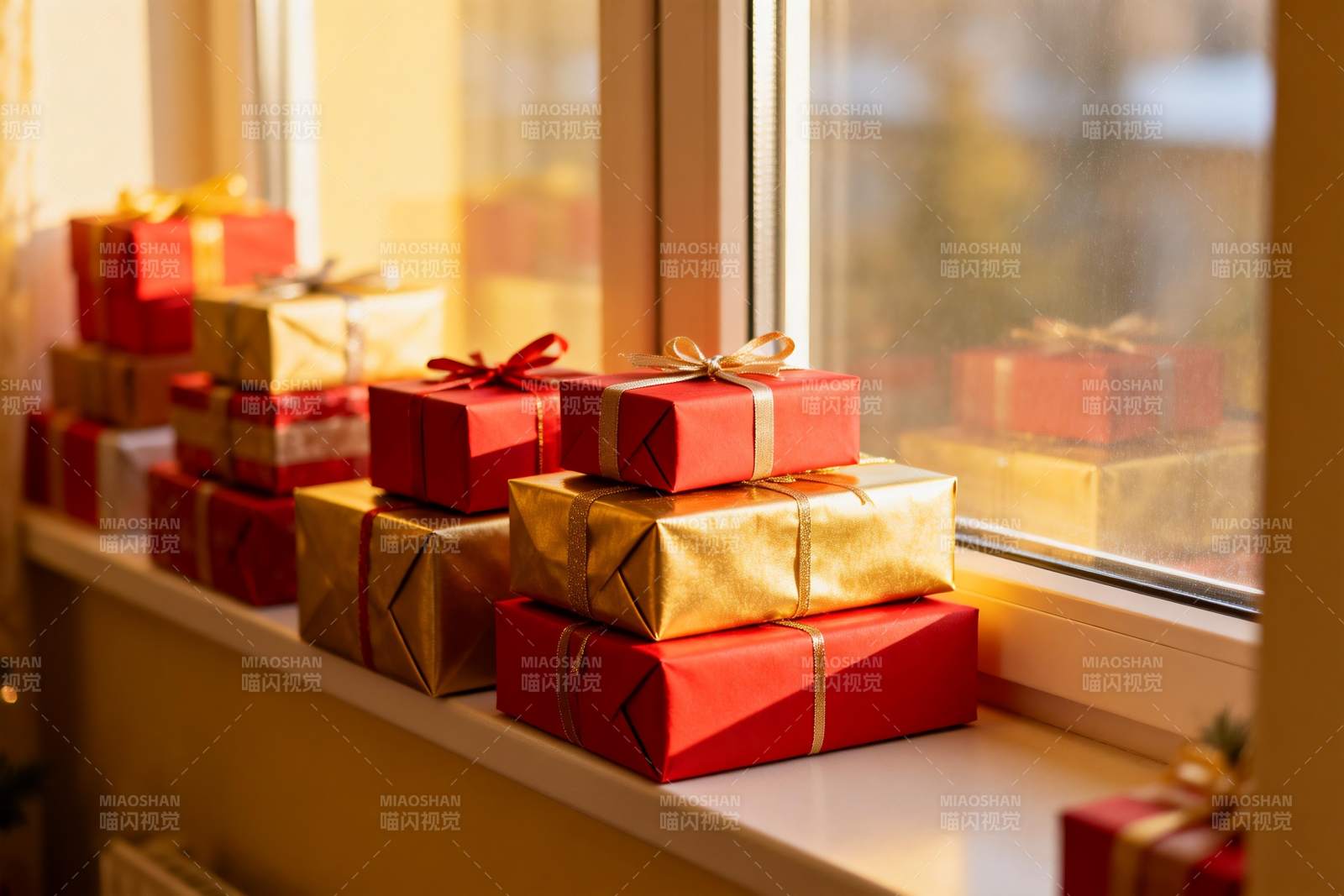 窗台上的节日礼物盒图片