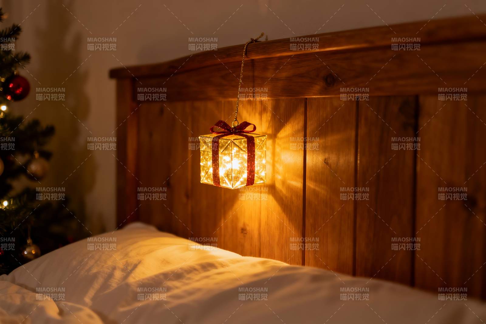圣诞夜卧室温馨灯光装饰图片