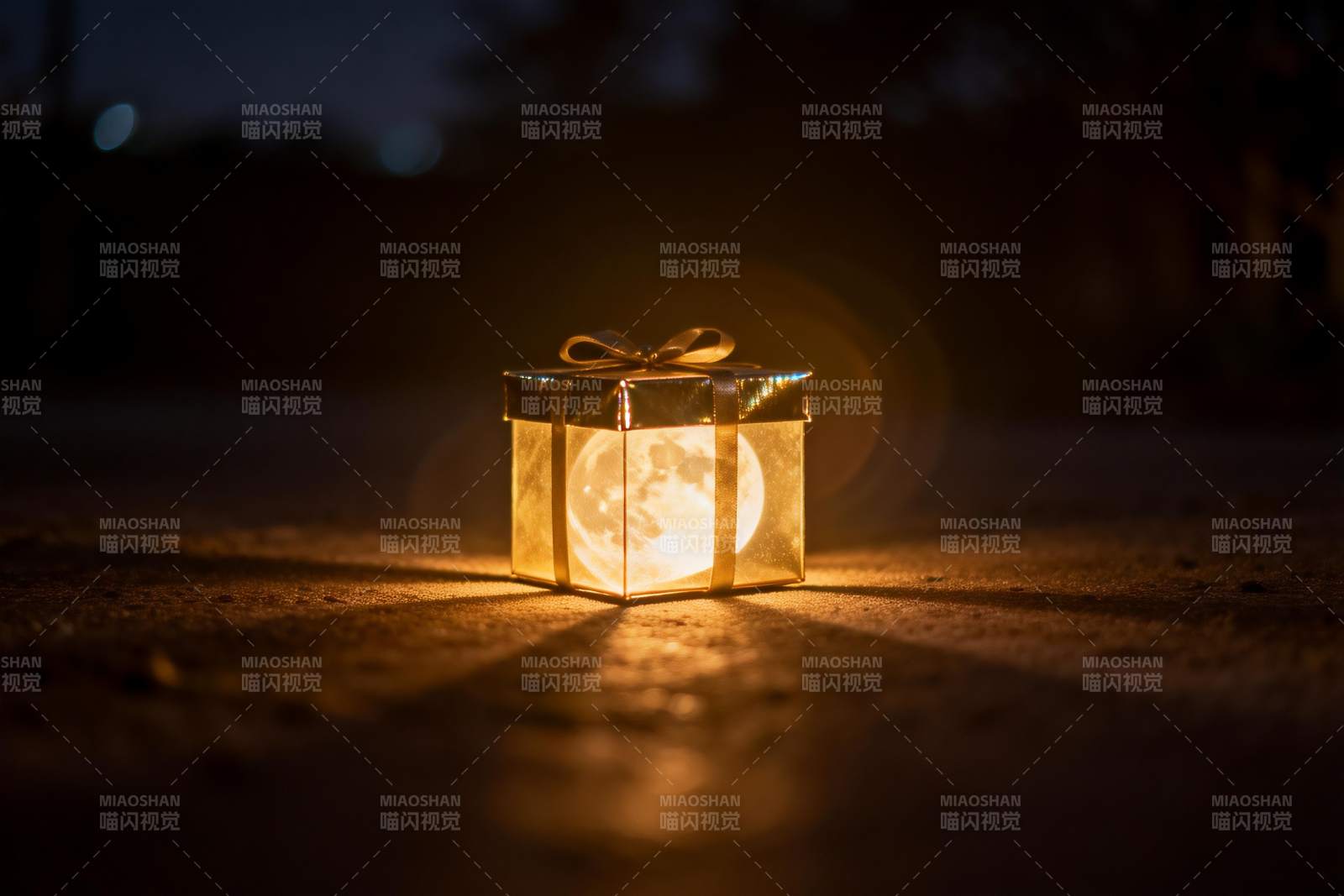 夜景中发光礼盒内藏月亮图片