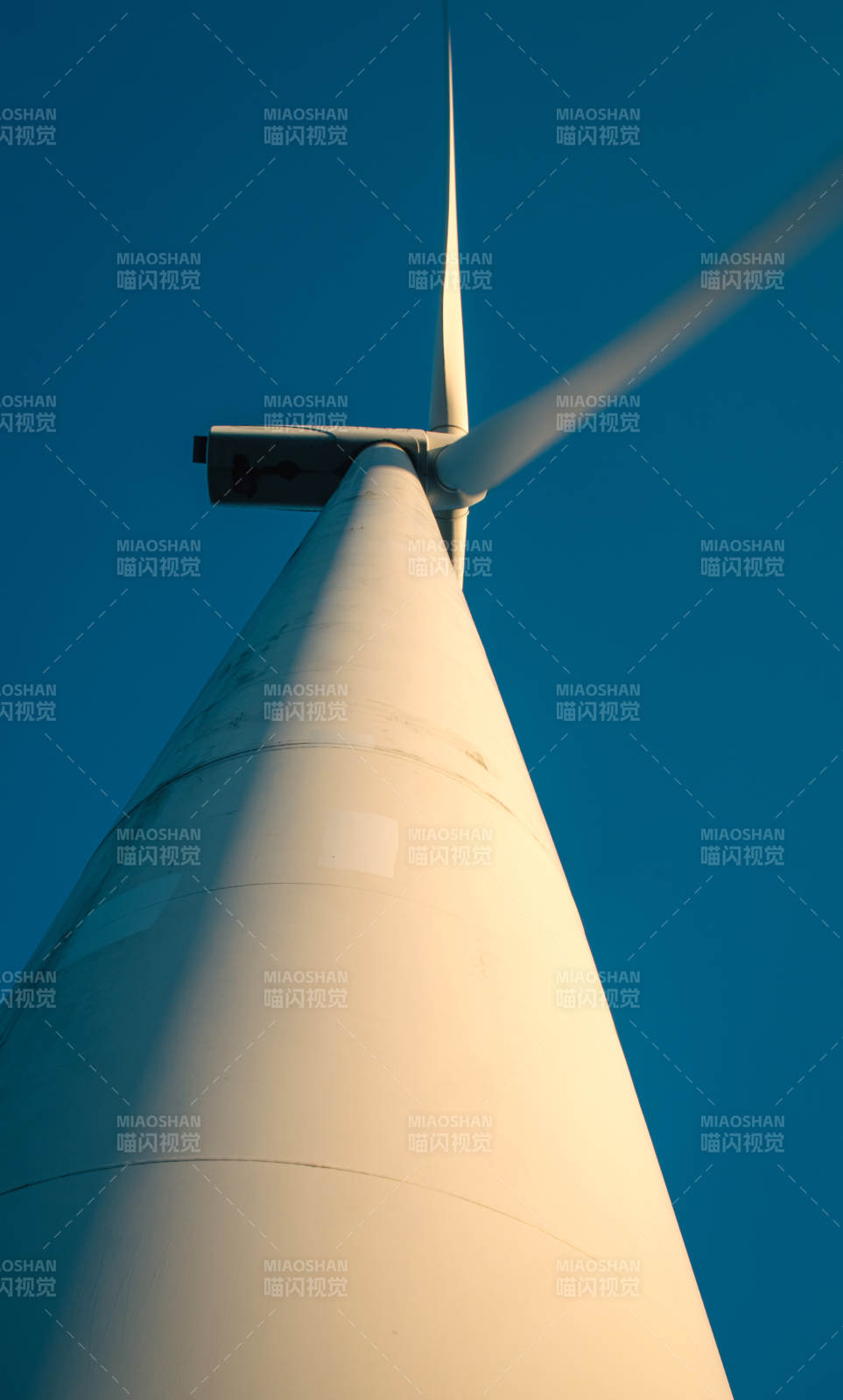 风车仰视图图片