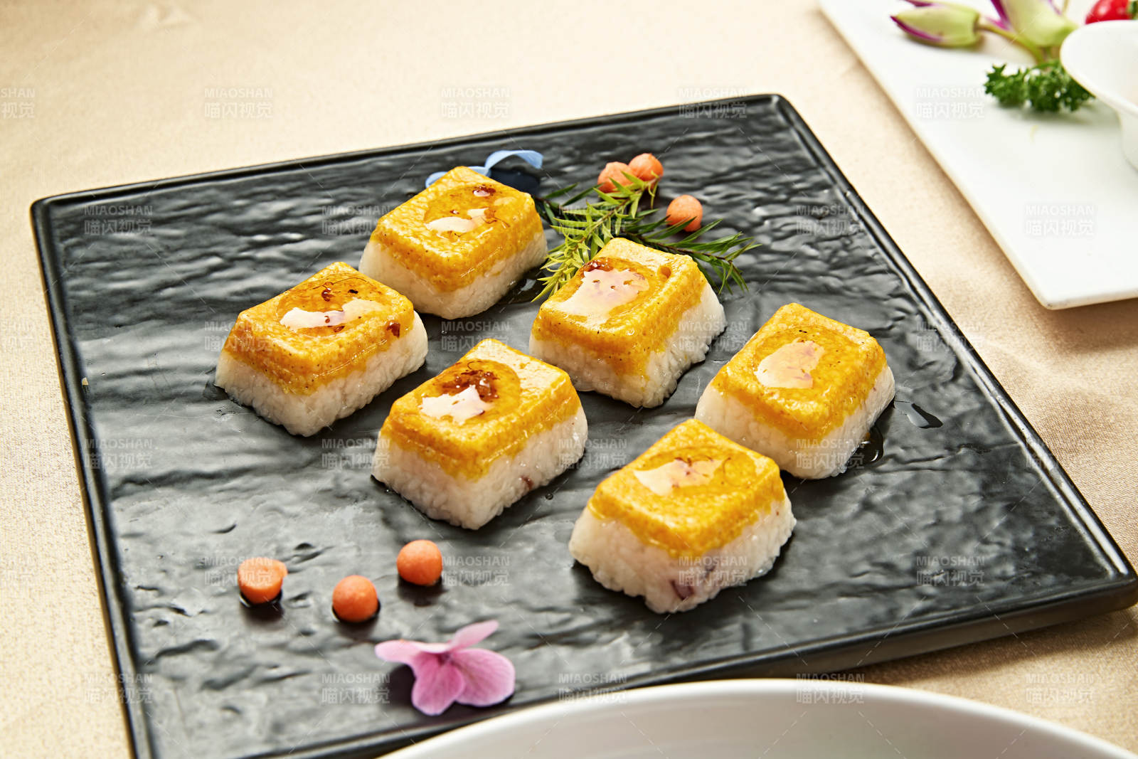 桂花酱双色小米糯米凉糕图片