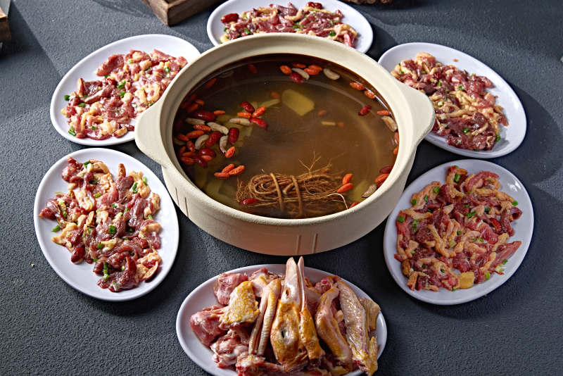砂锅药膳滋补进补鸡肉锅图片
