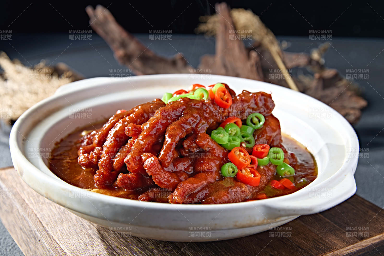 酱香浓汤炖虎皮鸡爪图片