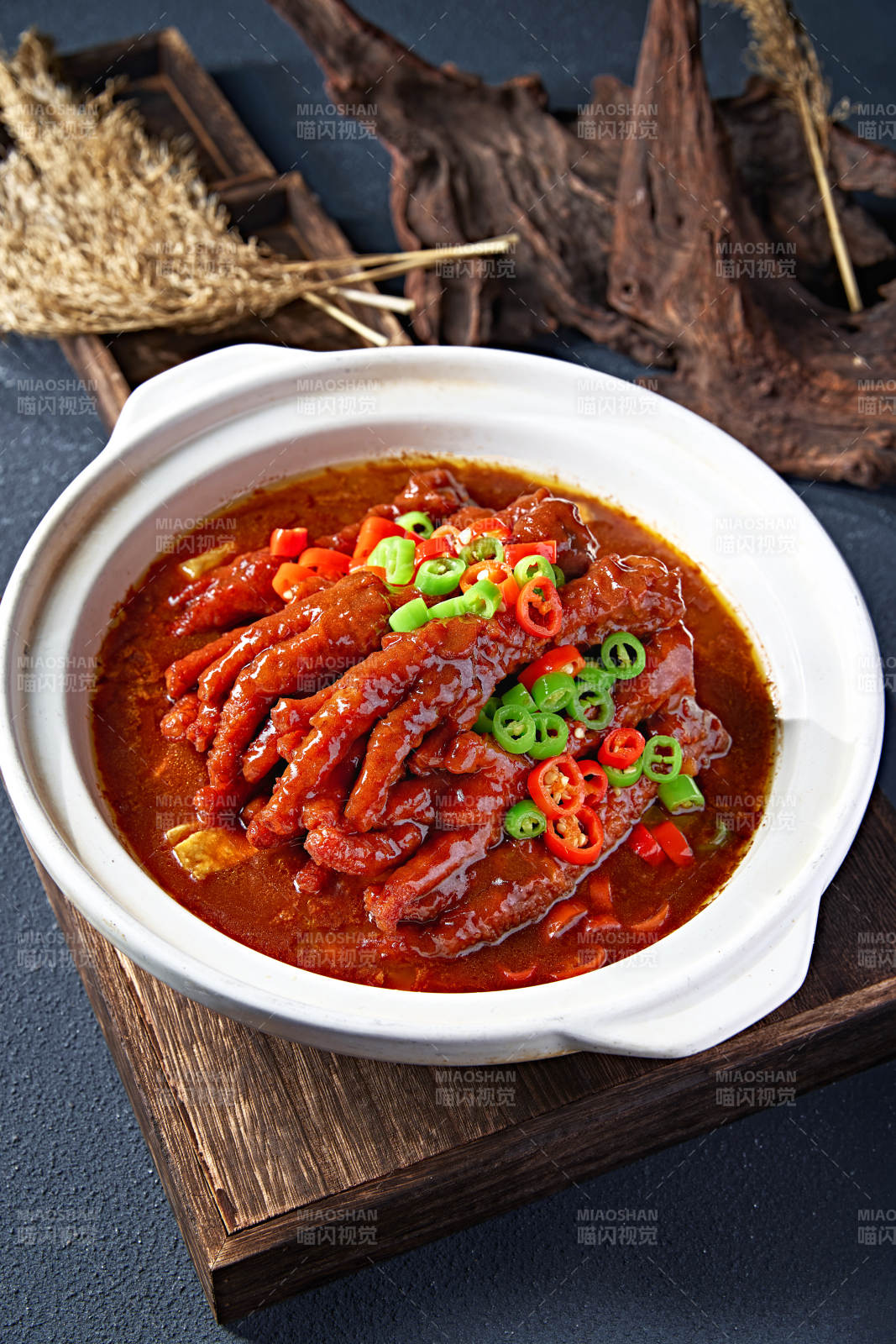 酱香浓汤炖虎皮鸡爪图片