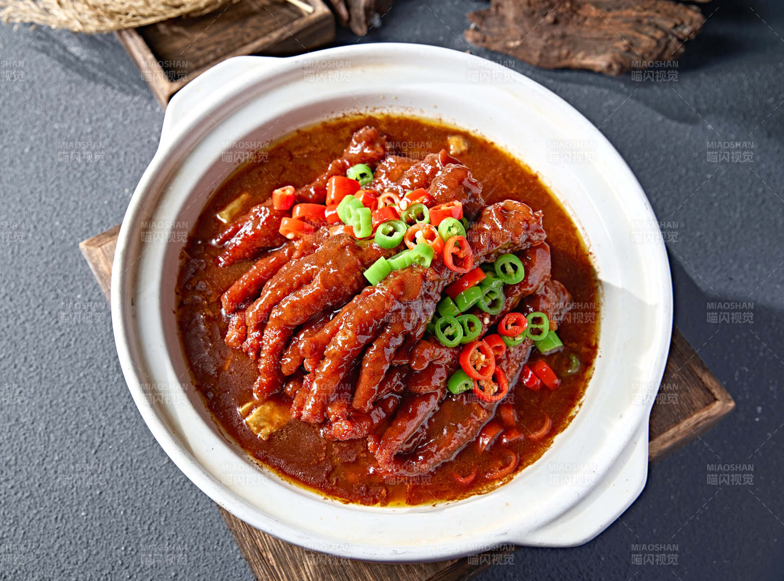 酱香浓汤炖虎皮鸡爪图片