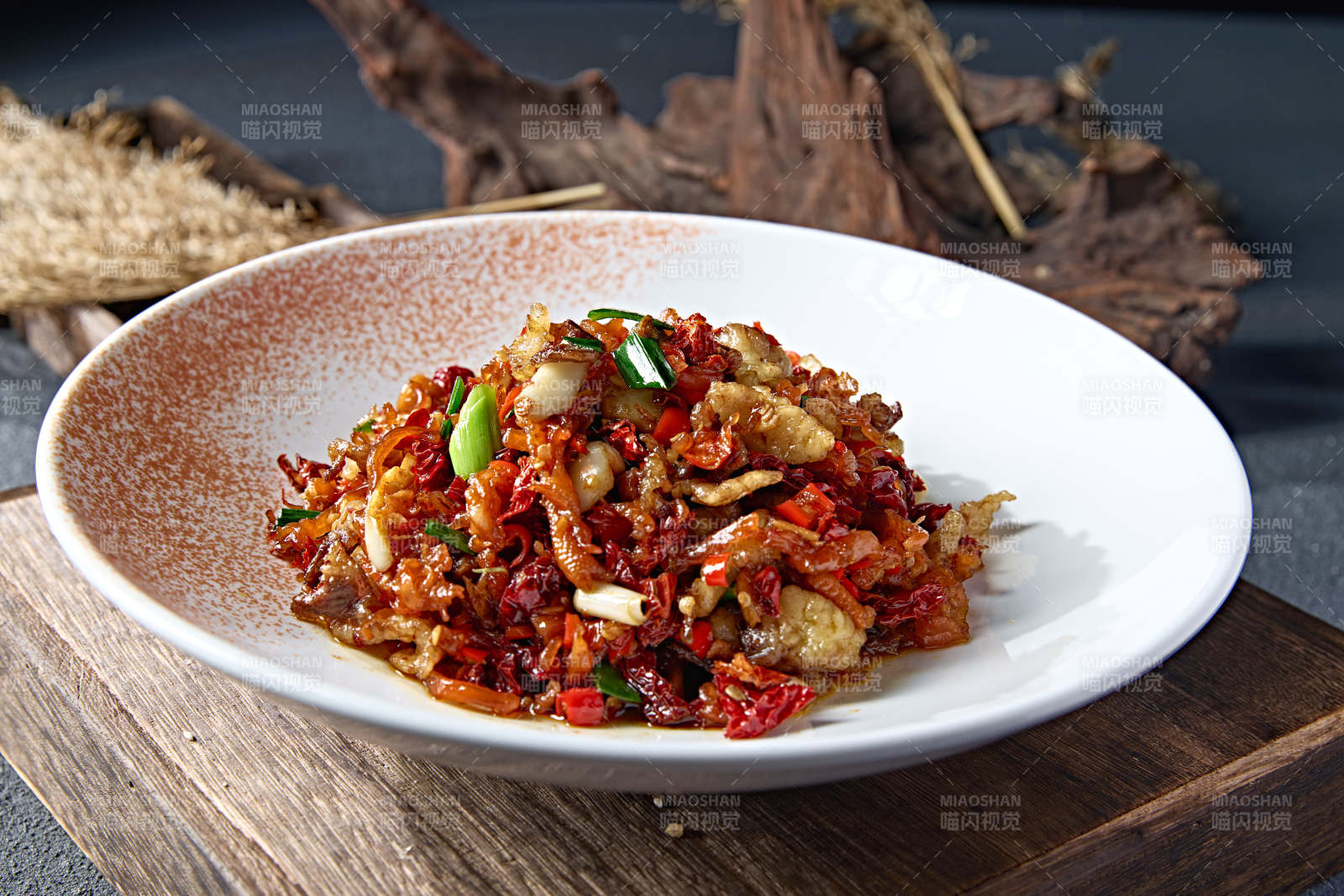 湘味小炒蒜香爆辣牛胸口爆炒鸡脚皮图片