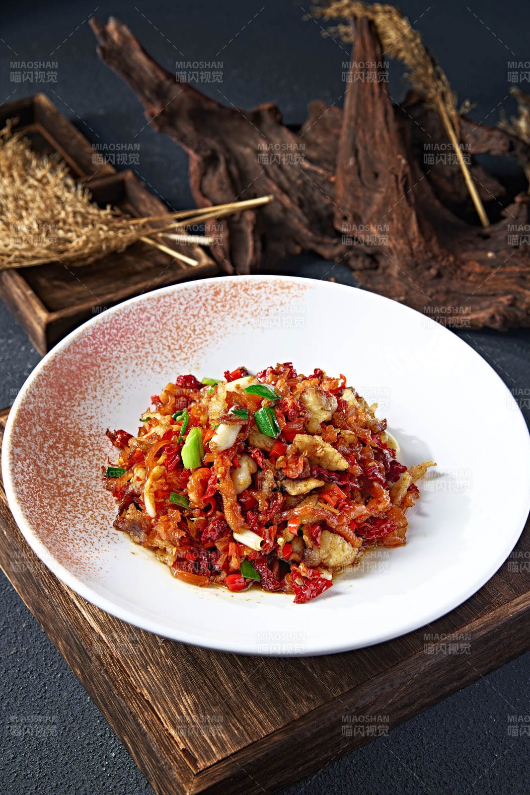 湘味小炒蒜香爆辣牛胸口爆炒鸡脚皮图片