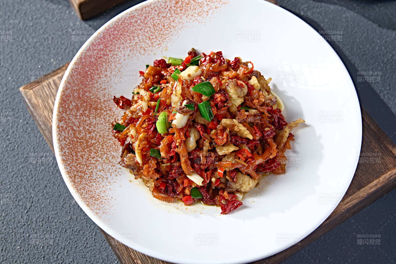 湘味小炒蒜香爆辣牛胸口爆炒鸡脚皮图片