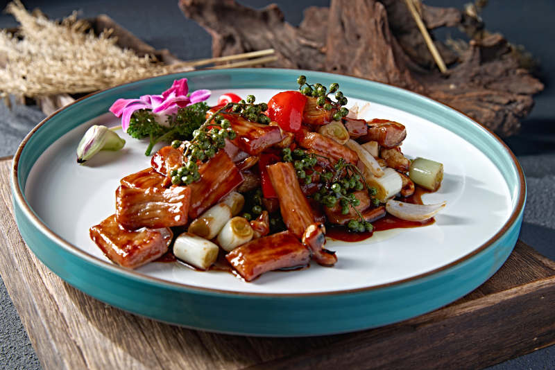 藤椒葱香酱爆猪里脊段图片