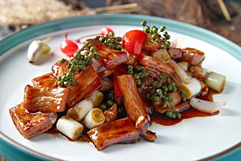 藤椒葱香酱爆猪里脊段图片