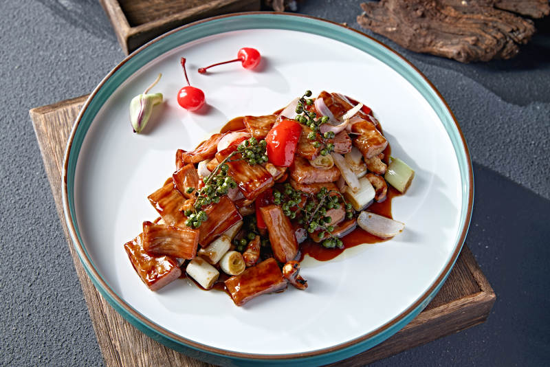 藤椒葱香酱爆猪里脊段图片