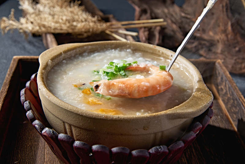广式茶餐砂锅生滚海鲜粥图片