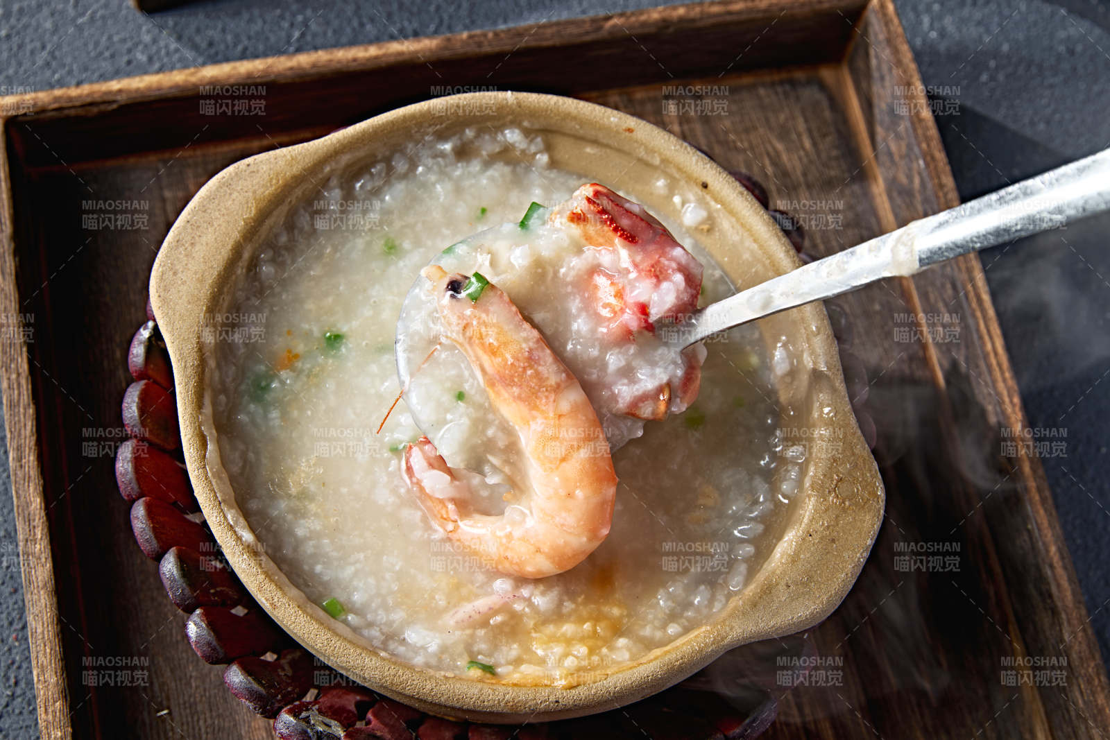 广式茶餐砂锅生滚海鲜粥图片