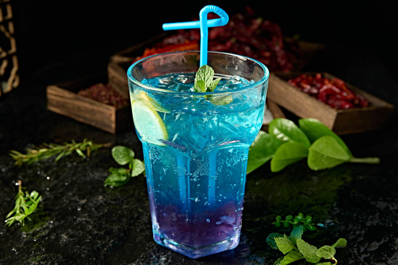 夏季清凉饮料柠檬薄荷蓝色海洋图片