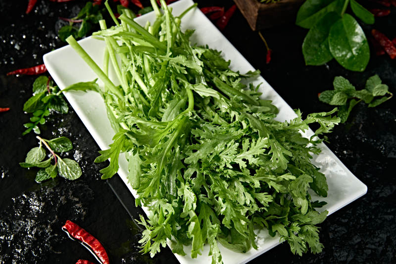 新鲜的火锅食材茼蒿蒿子秆图片