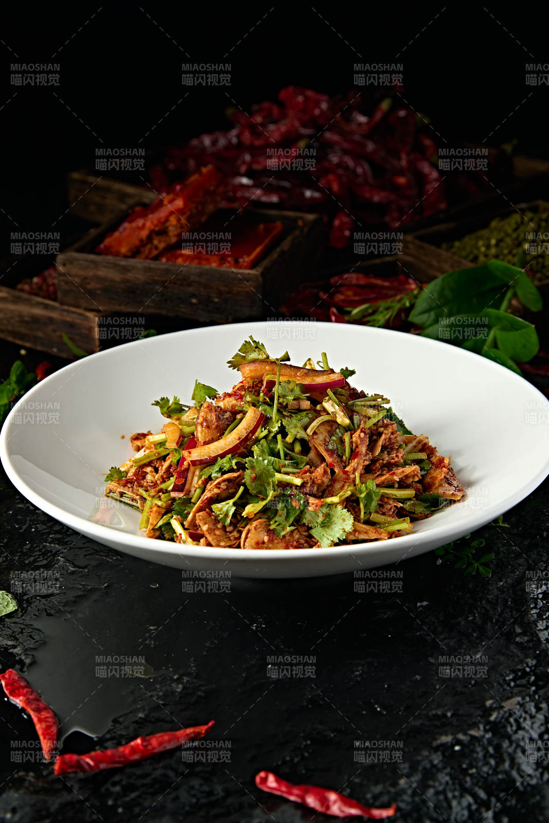 风味小凉菜香菜圆葱麻辣牛板筋图片