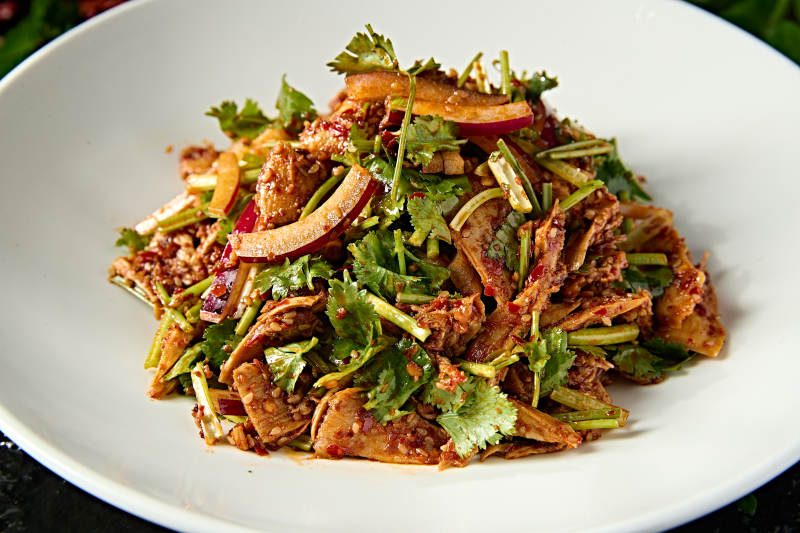 风味小凉菜香菜圆葱麻辣牛板筋图片