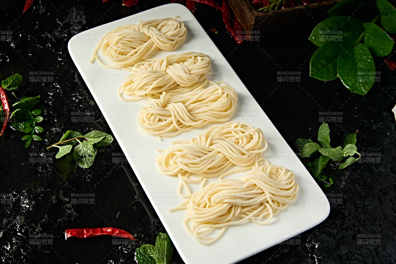 火锅食材现做手擀面图片