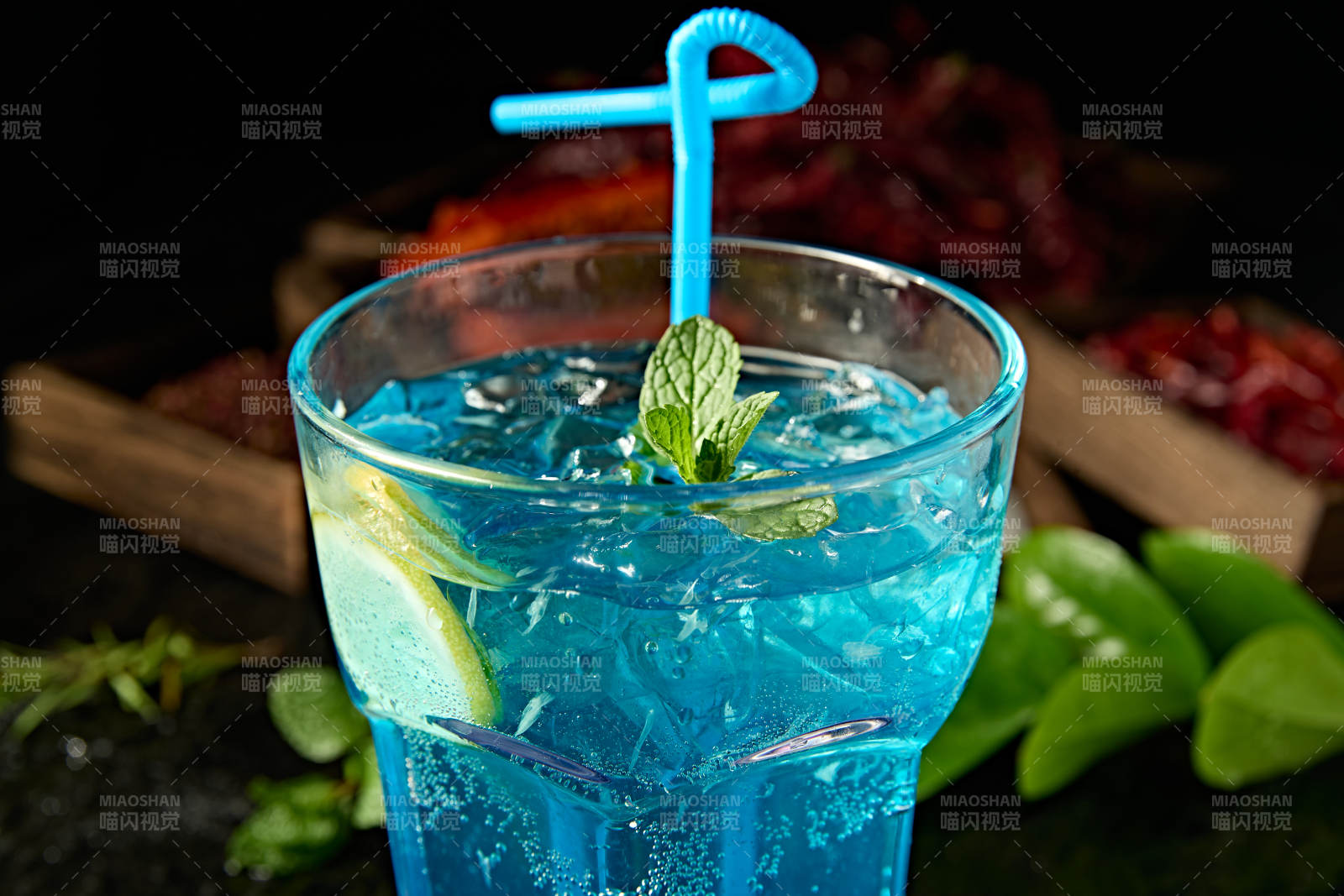 夏季清凉饮料柠檬薄荷蓝色海洋图片