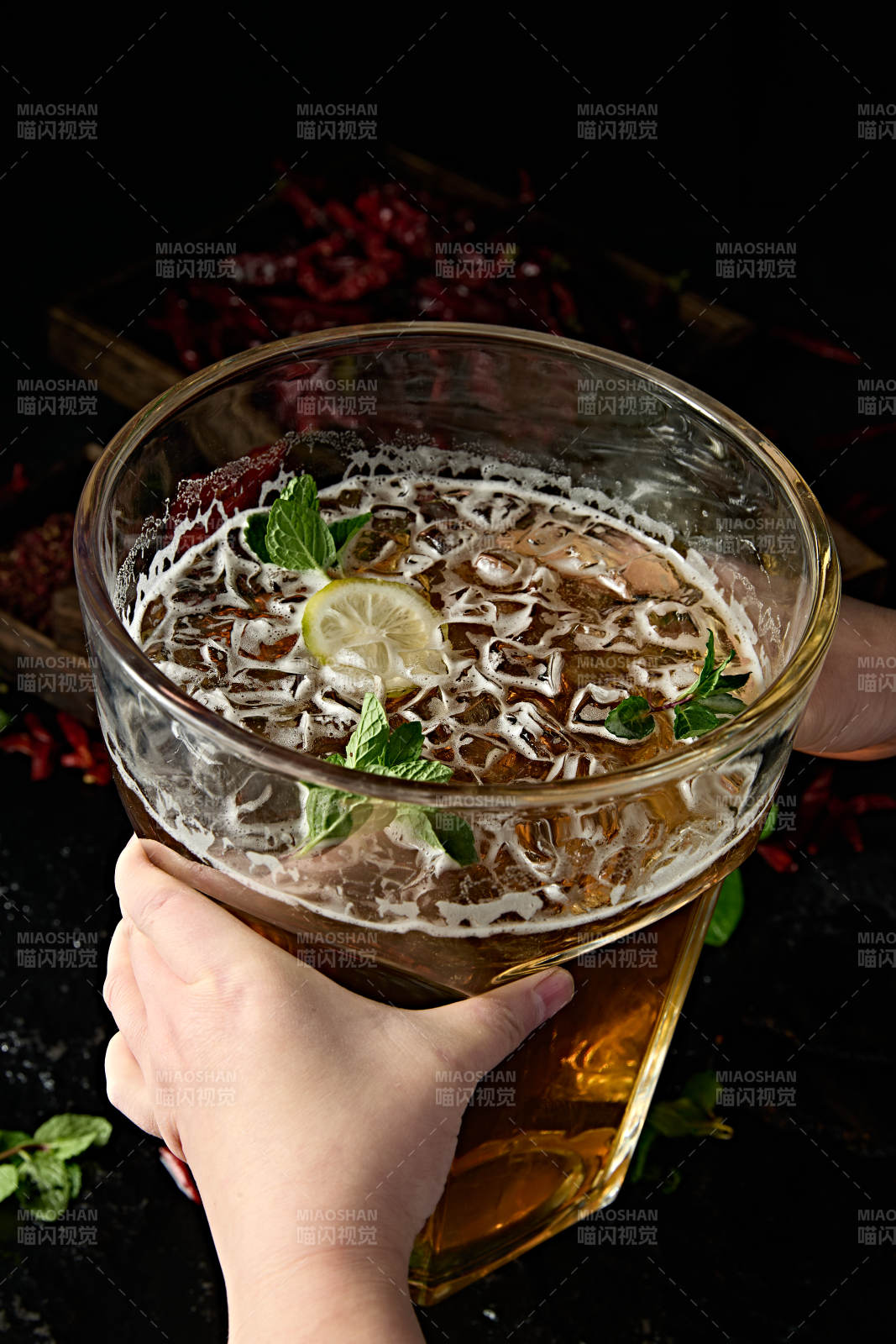 挑战超大杯鲜啤酒图片