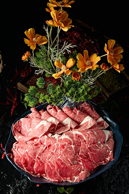 火锅涮品和牛肉卷切片图片