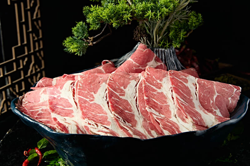 火锅涮品和牛肉卷切片图片