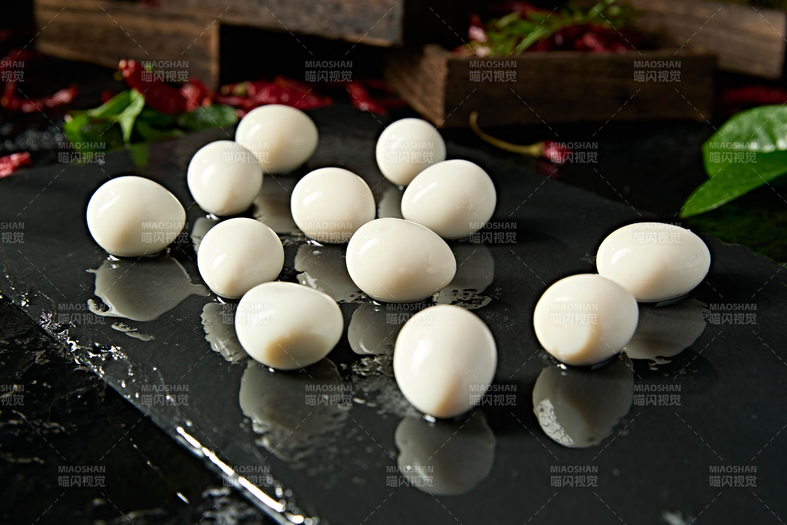 传统火锅食材美味鹌鹑蛋图片