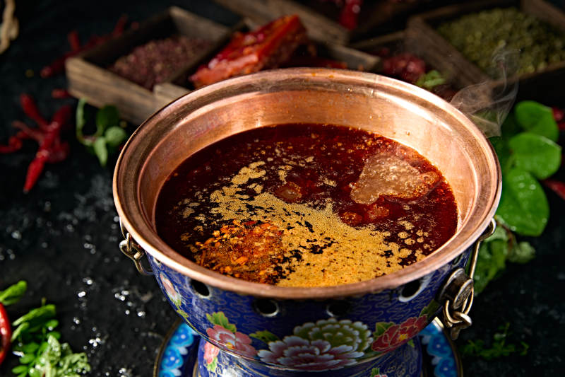 小火锅汤底麻辣牛油锅图片