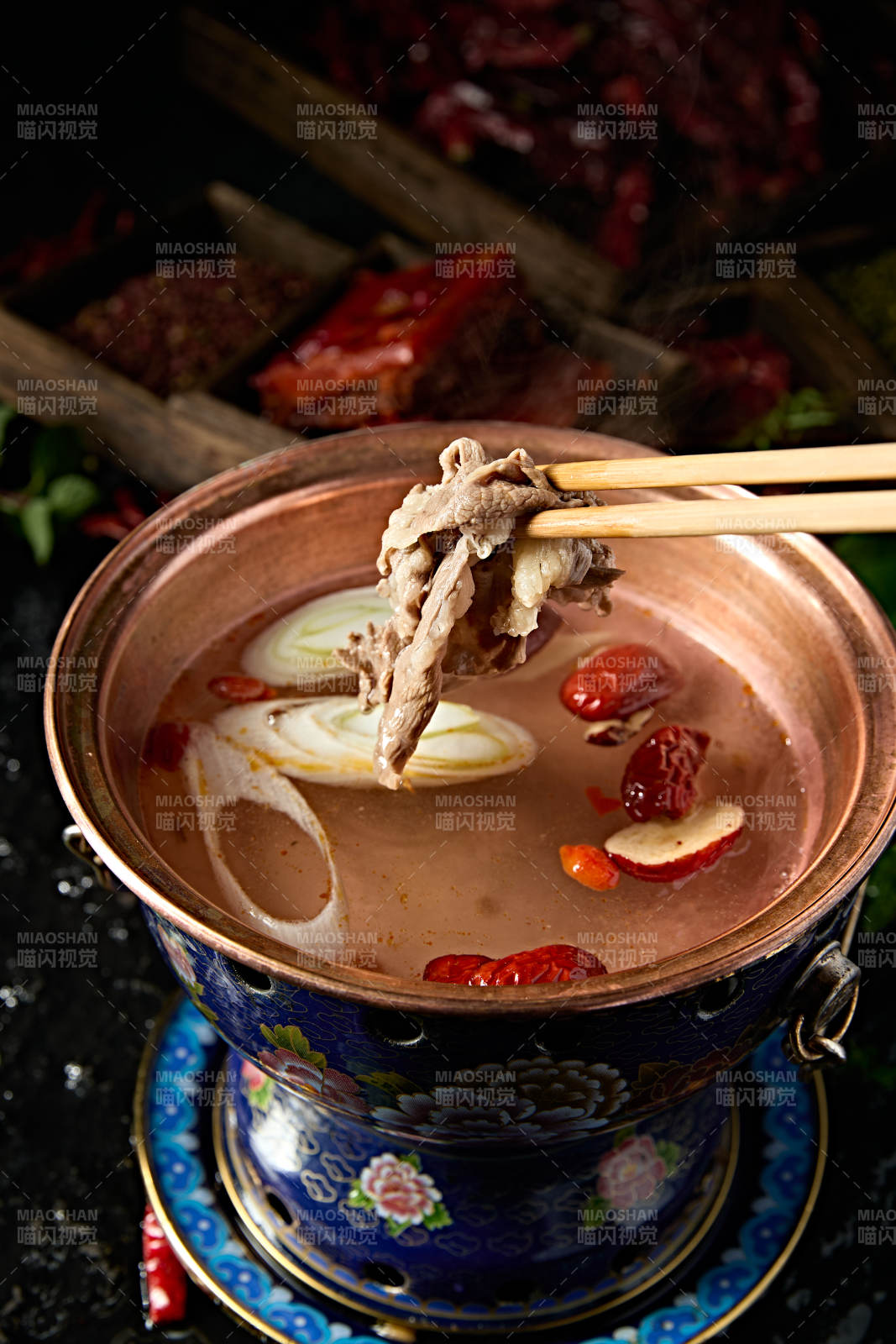 迷你小火锅清汤高汤锅底图片