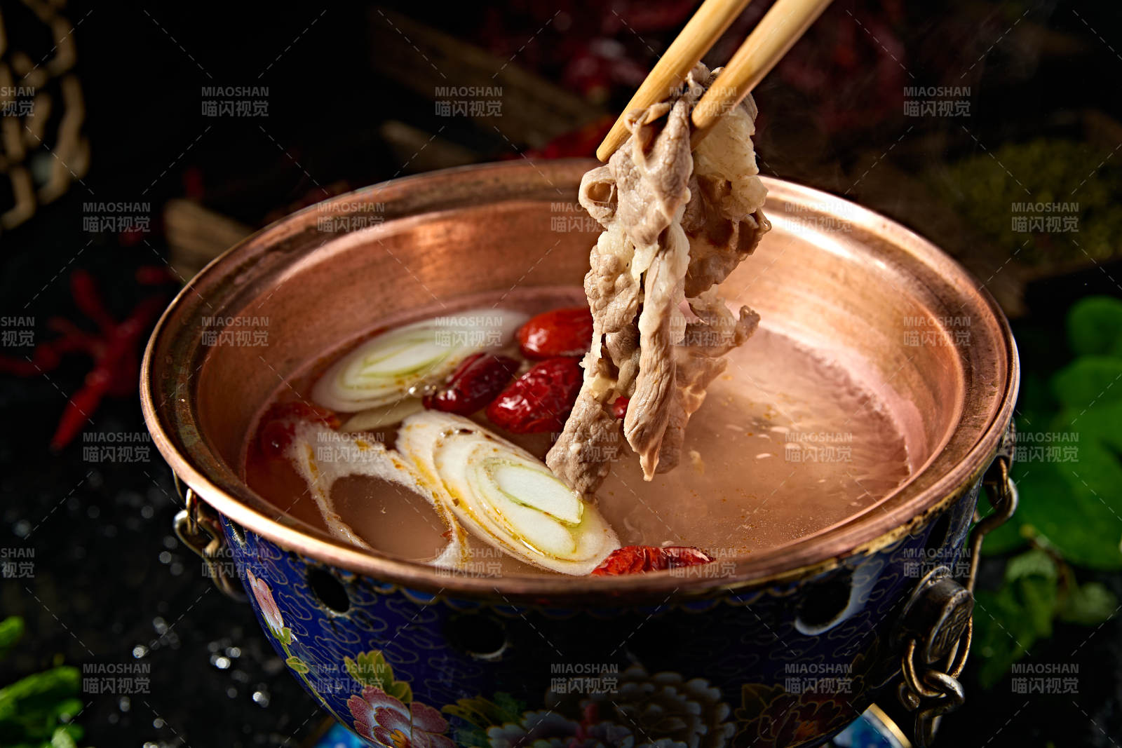 迷你小火锅清汤高汤锅底图片