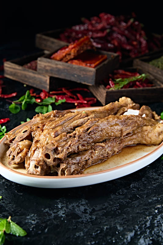 草原美食黄焖羊尾骨图片