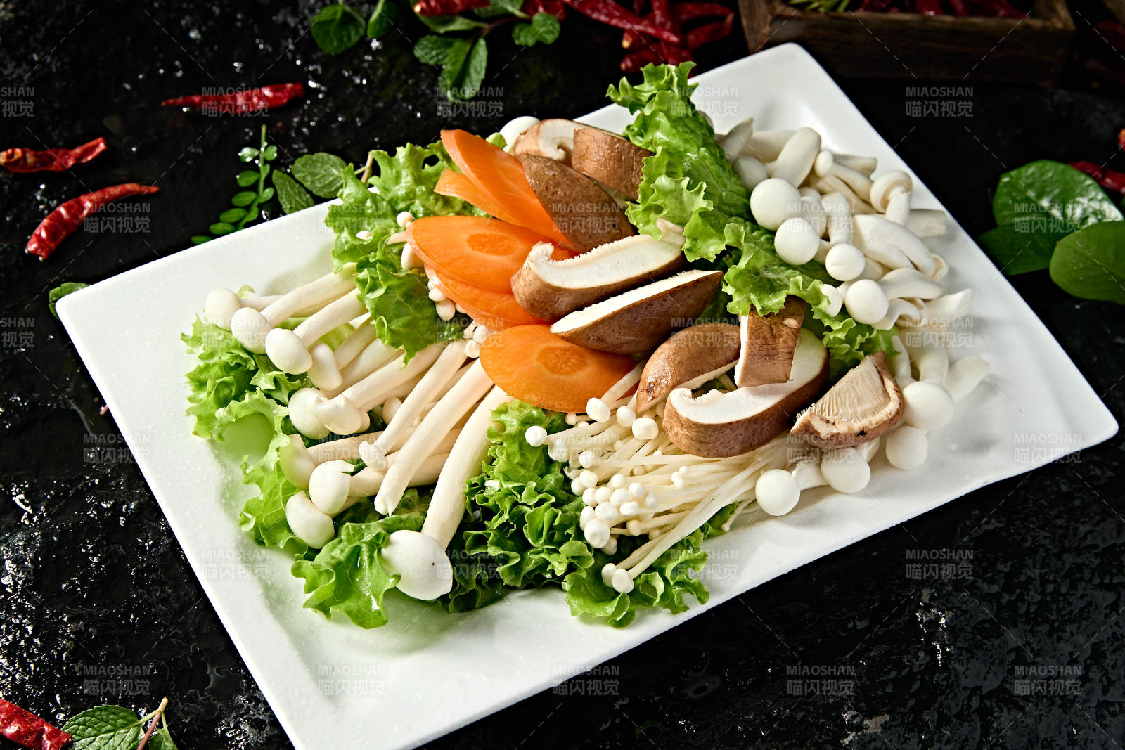 美味火锅食材山珍菌菇拼盘图片