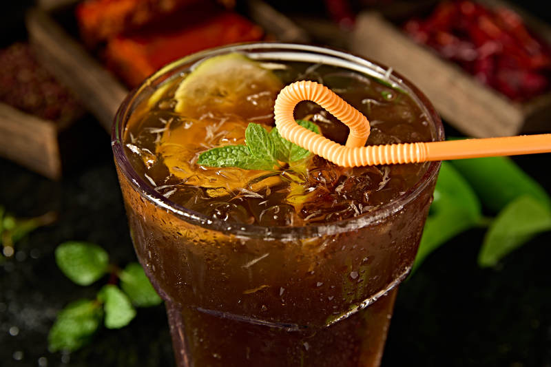 夏季清凉饮料柠檬冰红茶图片