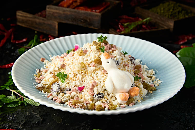 蒙族美食果粒凉拌酸奶炒米奶嚼克图片