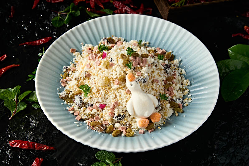 蒙族美食果粒凉拌酸奶炒米奶嚼克图片