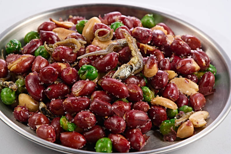 下酒小菜油炸花生拌小鱼干图片