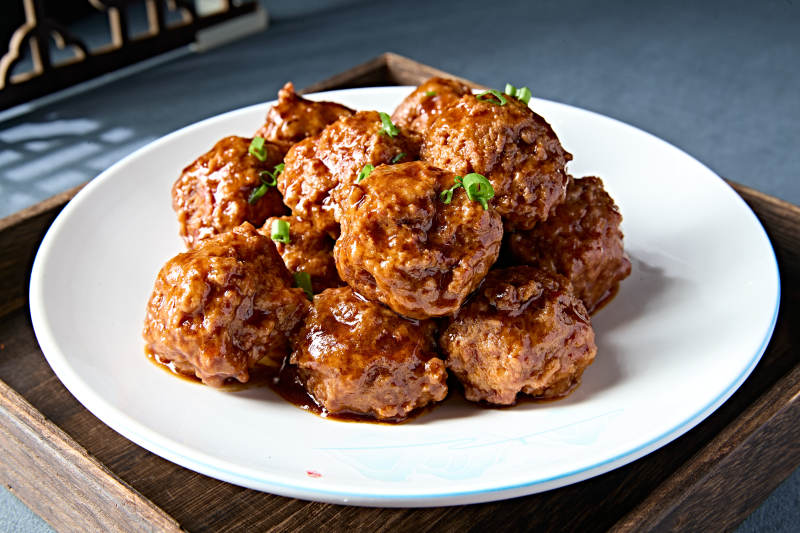婚宴传统美食红烧狮子头肉丸子图片