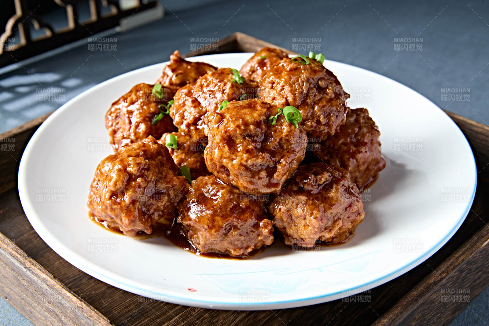 婚宴传统美食红烧狮子头肉丸子图片