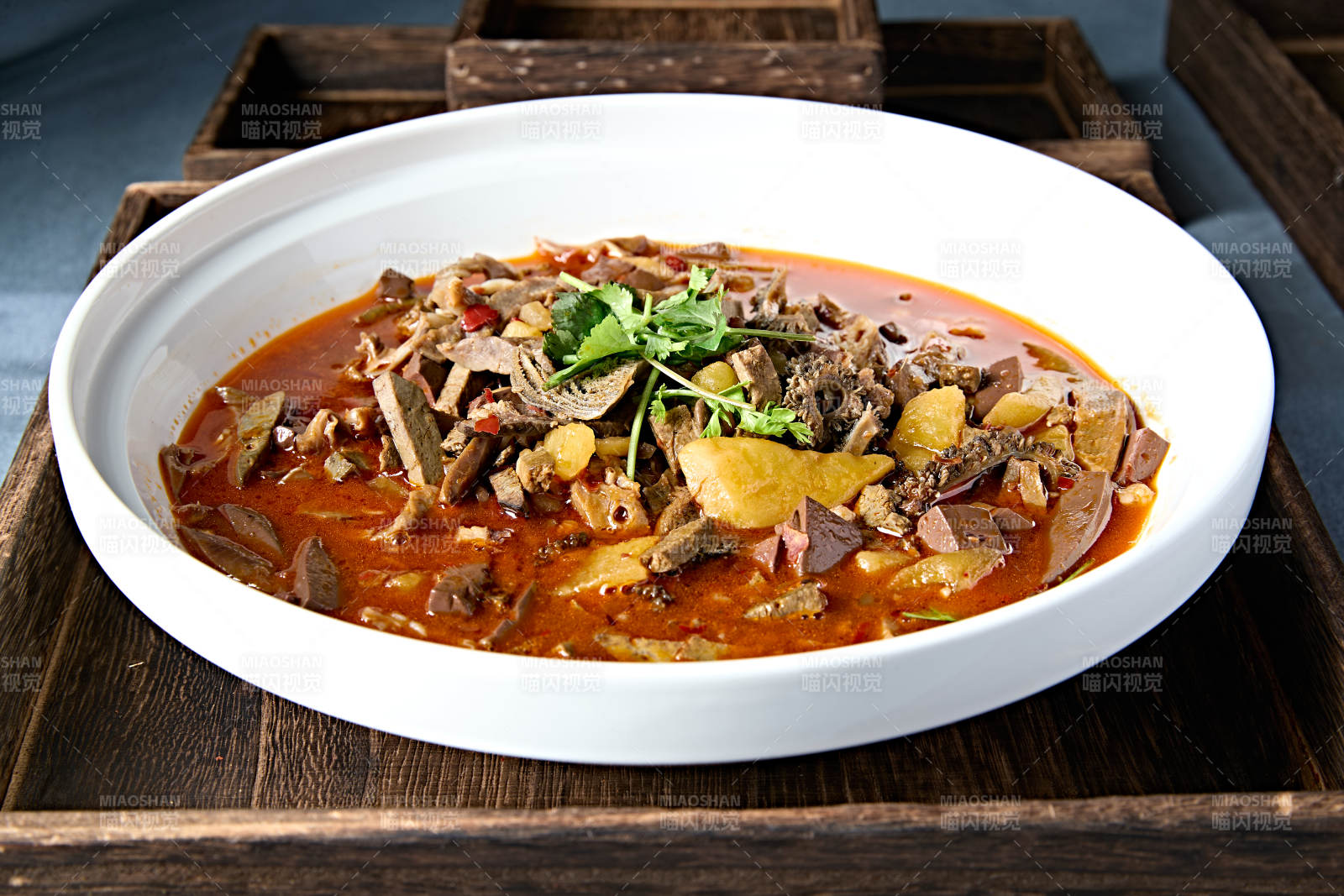 红油香辣土豆顿羊杂图片