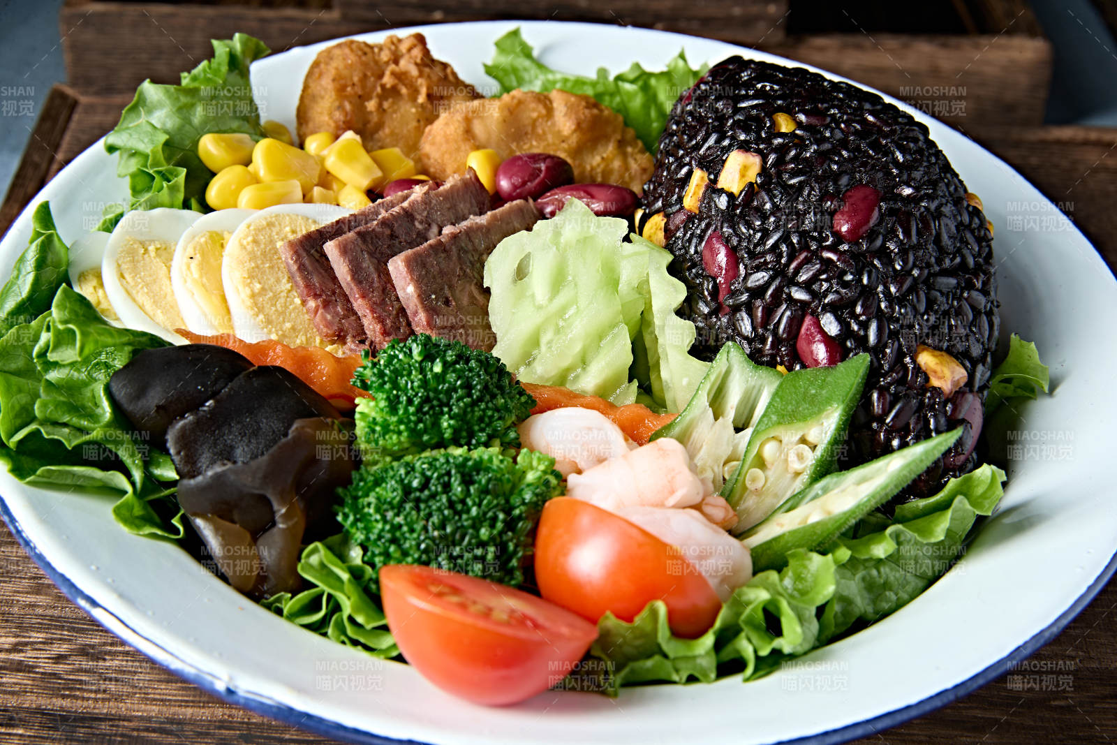 紫米杂粮饭为主的轻食健康减脂餐图片