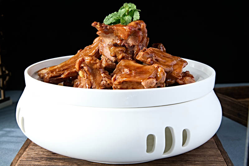 草原美食黄焖羊尾骨图片