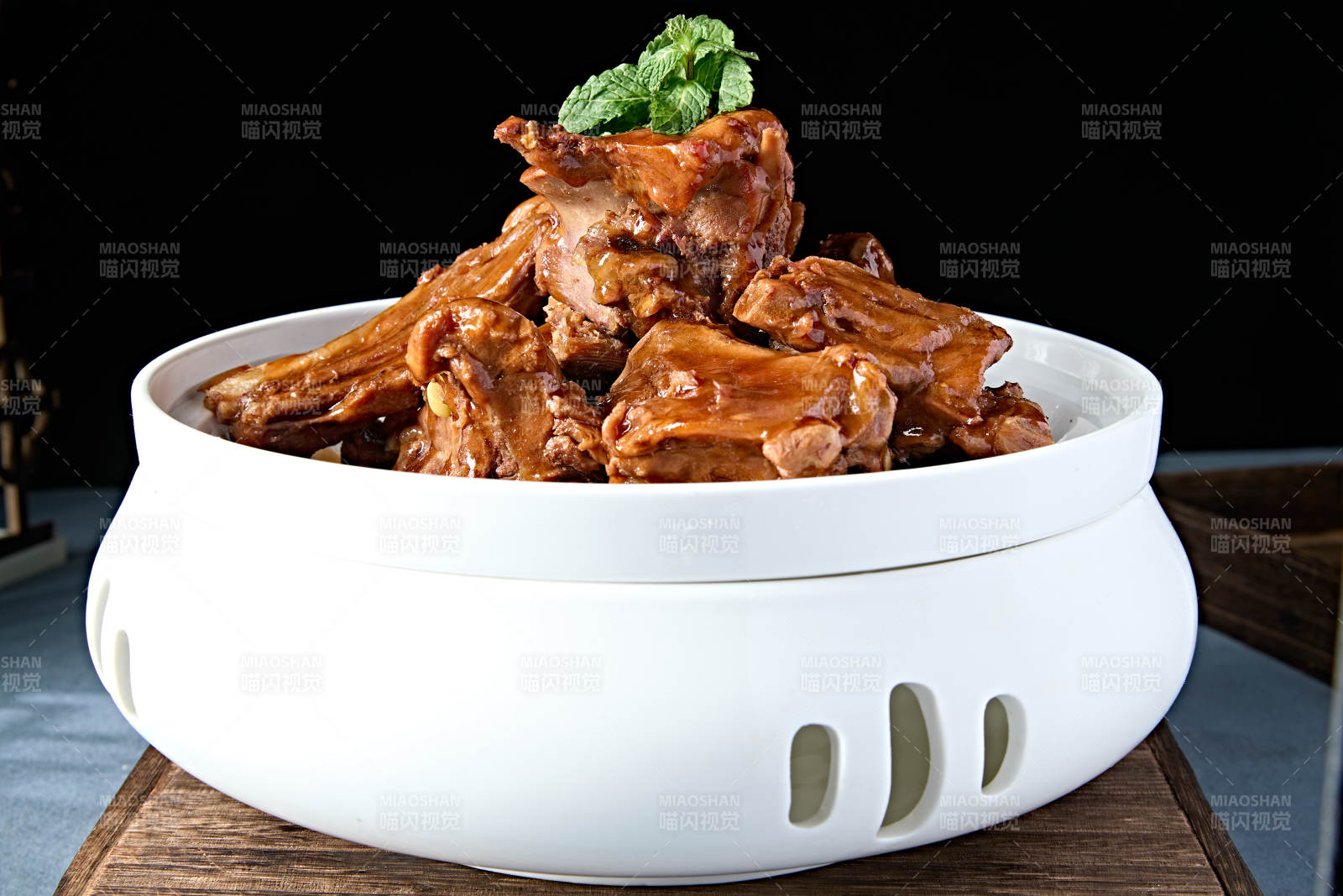 草原美食黄焖羊尾骨图片