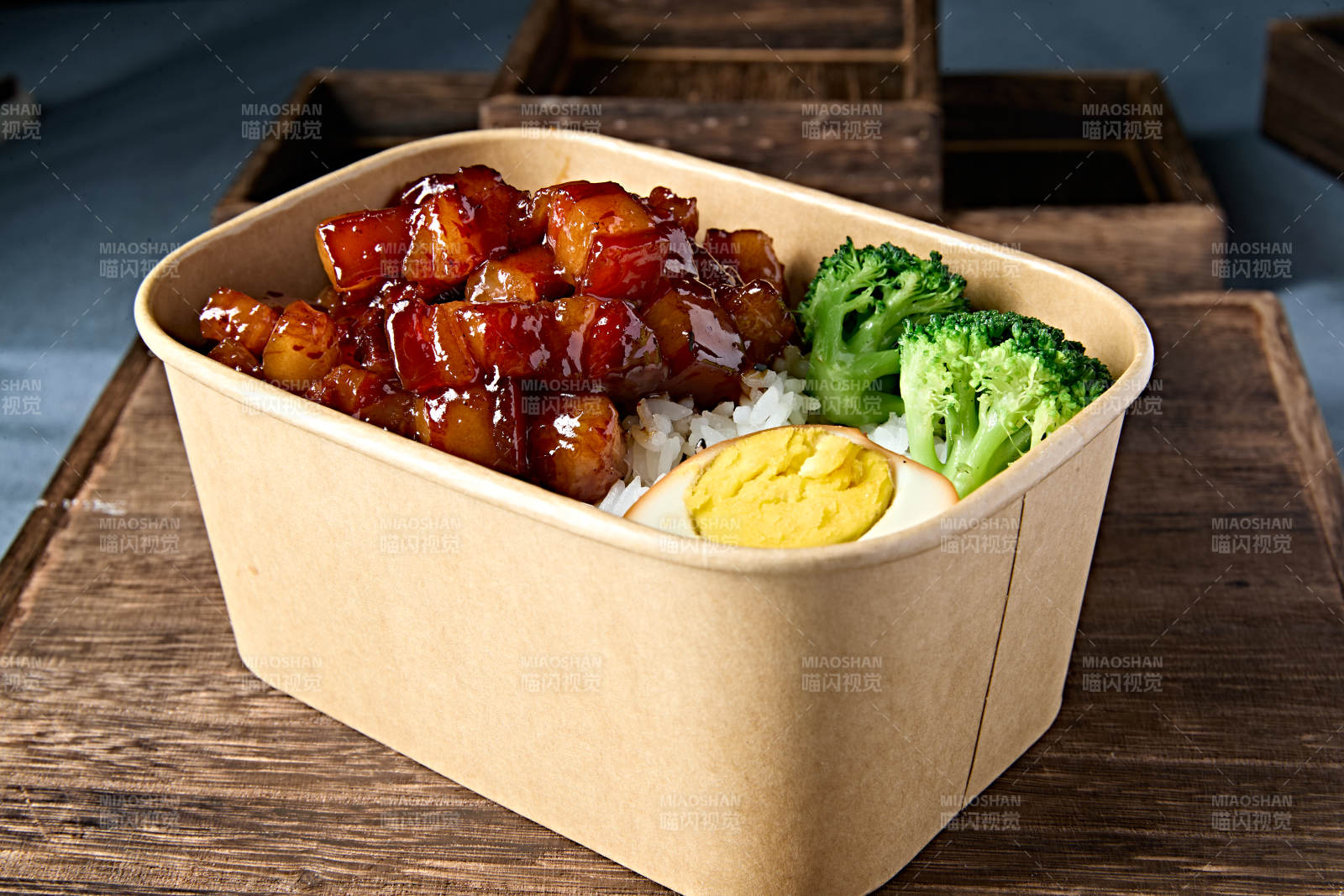 外卖简餐盒装台湾卤肉饭图片