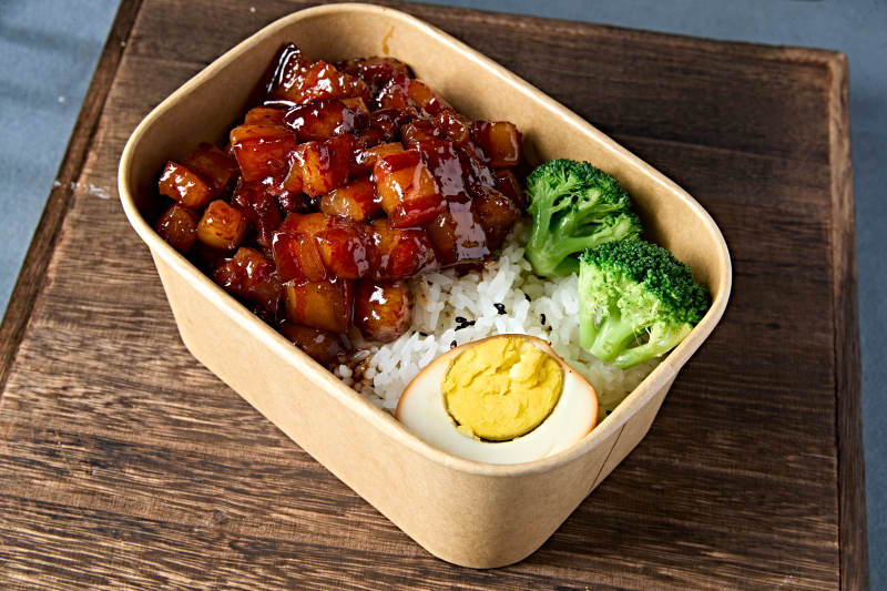 外卖简餐盒装台湾卤肉饭图片