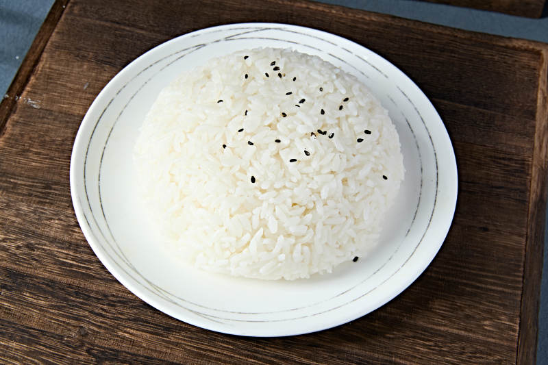 香喷喷的现蒸白米饭图片