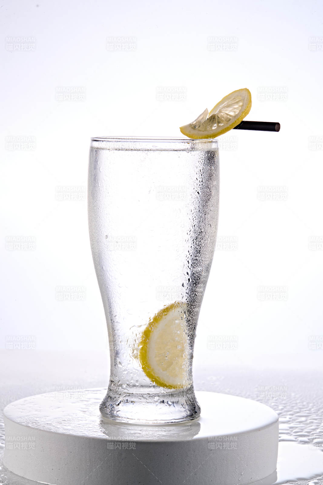 酒吧调制含酒精类饮品图片